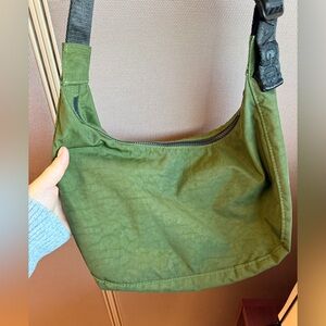 BAGGU MEDIUM CRESCENT